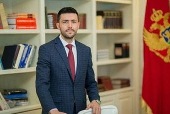 Živković: Vanredni parlamentarni izbori su neminovni Živković: Vanredni parlamentarni izbori su neminovni