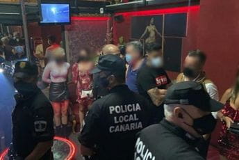 Fudbaleri uhapšeni u noćnom klubu sa prostitutkama i drogom Fudbaleri uhapšeni u noćnom klubu sa prostitutkama i drogom