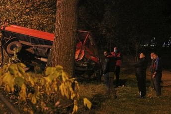 Kamion uletio u trim stazu, povrijeđen vozač Kamion uletio u trim stazu, povrijeđen vozač