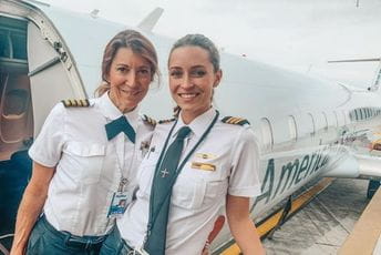 Majka i ćerka piloti dobile priliku da zajedno polete: "To je bilo najemotivnije iskustvo u životu" Dona Geret (desno na slici) sa majkom Suzi