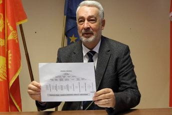 Apostoli obećali Krivokapiću da neće u Dakinu stranku Apostoli obećali Krivokapiću da neće u Dakinu stranku