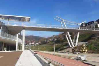 Završni radovi na pasareli u Mojkovcu Završni radovi na pasareli u Mojkovcu