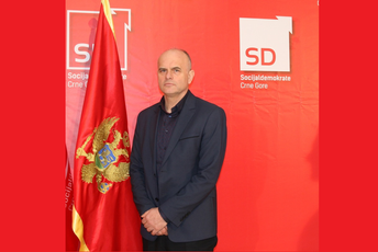 Kalač: Abazović ponovo u društvu negatora genocida u Srebrenici Kalač: Abazović ponovo u društvu negatora genocida u Srebrenici