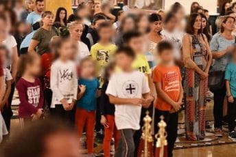 Učiteljica Rada Višnjić dobila otkaz zbog pozivanja učenika na moleban u hramu Svetog Jovana Vladimira u Baru Učiteljica Rada Višnjić dobila otkaz zbog pozivanja učenika na moleban u hramu Svetog Jovana Vladimira u Baru