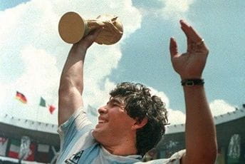 Pele se oprostio od Maradone: Druže, igraćemo zajedno fudbal na nebu Pele se oprostio od Maradone: Druže, igraćemo zajedno fudbal na nebu