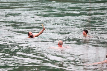 Жал под маскама Жал под маскама