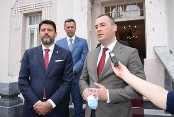 Šćekić najoštrije osudio protjerivanje ambasadora Srbije Vladimira Božovića Šćekić najoštrije osudio protjerivanje ambasadora Srbije Vladimira Božovića