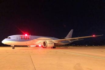 Jedan od najljepših aviona Boeing 787-8 sletio na podgorički aerodrom, prevezao pomorce sa Filipina Jedan od najljepših aviona Boeing 787-8 sletio na podgorički aerodrom, prevezao pomorce sa Filipina