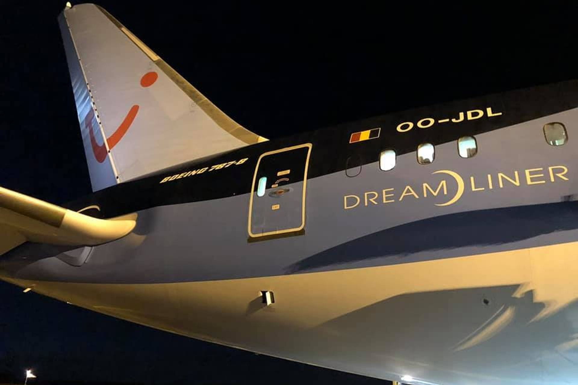 Fotografija 2: Jedan od najljepših aviona Boeing 787-8 sletio na podgorički aerodrom, prevezao pomorce sa Filipina