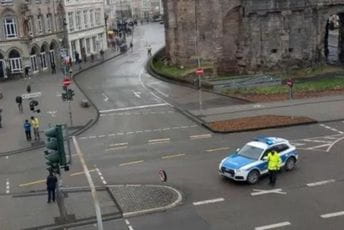 Automobil uletio među pješake u Njemačkoj: Dvije osobe poginule, 10 povrijeđeno Automobil uletio među pješake u Njemačkoj: Dvije osobe poginule, 10 povrijeđeno