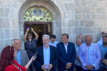 „Apolitični“ Mitrović bio sa Krivokapićem na predizbornom skupu koalicije ZBCG u Kučima „Apolitični“ Mitrović bio sa Krivokapićem na predizbornom skupu koalicije ZBCG u Kučima