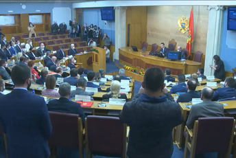 Pristup bankovnim računima ne daju 33 poslanika Pristup bankovnim računima ne daju 33 poslanika