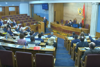 (VIDEO) Verbalne čarke između poslanika DPS-a i Krivokapića (VIDEO) Verbalne čarke između poslanika DPS-a i Krivokapića