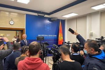 Đukanović: Dobro je što je započet proces izbora vlade, mudrije bi bilo da Krivokapić sačeka sa kritikama Đukanović: Dobro je što je započet proces izbora vlade, mudrije bi bilo da Krivokapić sačeka sa kritikama