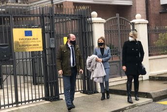 SDP poklonio predstavnicima Evropske unije Rezoluciju o poništenju odluka Podgoričke skupštine SDP poklonio predstavnicima Evropske unije Rezoluciju o poništenju odluka Podgoričke skupštine