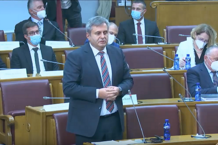 Radunović: Joanikije morao da prisustvuje 'komunističkom piru', Tito je bio zlikovac Radunović: Joanikije morao da prisustvuje 'komunističkom piru', Tito je bio zlikovac