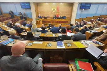 Krivokapića kritikovali i vlast i opozicija (VIDEO) Krivokapića kritikovali i vlast i opozicija (VIDEO)