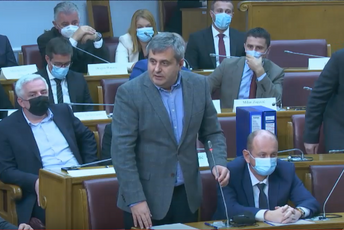 Radunović: Ti Dritane hoćeš da budeš premijer, okružio si se amaterima Radunović: Ti Dritane hoćeš da budeš premijer, okružio si se amaterima