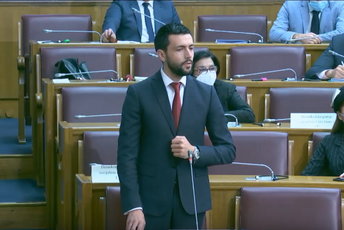 Živković: Krivokapić nastavlja s ulogom dezorijentisanog premijera Živković: Krivokapić nastavlja s ulogom dezorijentisanog premijera