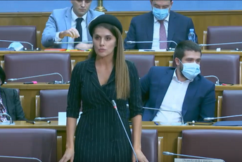 (VIDEO) Vuković: DPS nije protjerao Svetog Savu iz škola Aleksandra Vuković