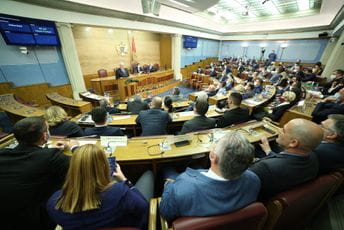 Krivokapić: Vlada će trajati četiri godine, zahtijevaćemo transparentan rad funkcionera (VIDEO) Krivokapić: Vlada će trajati četiri godine, zahtijevaćemo transparentan rad funkcionera (VIDEO)