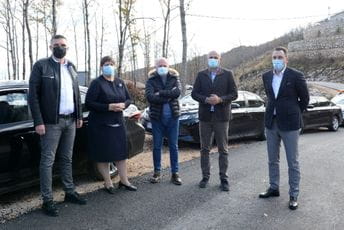 Završeno asfaltiranje putnog pravca Komani-Barjamovica u dužini od 6,5 km Završeno asfaltiranje putnog pravca Komani-Barjamovica u dužini od 6,5 km