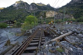 Švajcarsko selo se evakuiše na 10 godina zbog zaostalih bombi Švajcarsko selo se evakuiše na 10 godina zbog zaostalih bombi