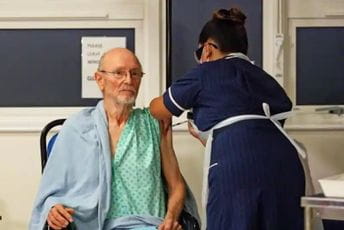 Preminuo prvi muškarac vakcinisan protiv korona virusa Preminuo prvi muškarac vakcinisan protiv korona virusa