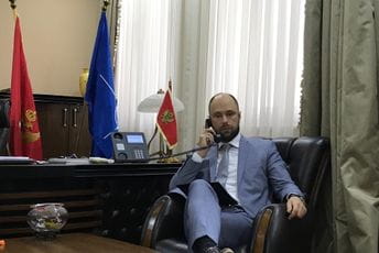 Ministar Radulović se izvinio Darku Pajoviću Ministar Radulović se izvinio Darku Pajoviću