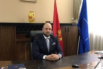 Radulović: Ambasadore Kaluđeroviću, nemojte braniti Crnu Goru od mene