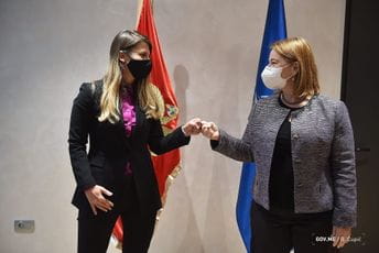 Ključni prioriteti projekti orjentisani na građane, podsticanje digitalne ekonomije, otvorena i pristupačna Vlada Ključni prioriteti projekti orjentisani na građane, podsticanje digitalne ekonomije, otvorena i pristupačna Vlada