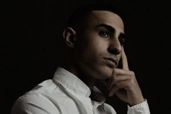 Trnovit put od života na ulici do pisca: „Nijesam tražio izgovore“ Trnovit put od života na ulici do pisca: „Nijesam tražio izgovore“