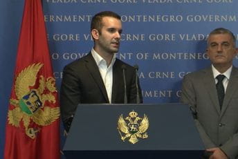 Medojević: Pažljivo vozi Mickej, jer je džip državna imovina Medojević: Pažljivo vozi Mickej, jer je džip državna imovina