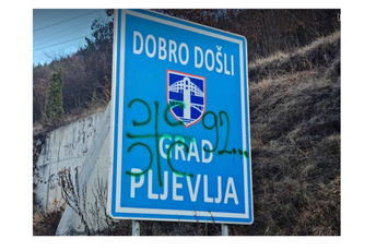 Povratak u devedesete: Tabla dobrodošlice pretvorena u izraz mržnje i netrpeljivosti Povratak u devedesete: Tabla dobrodošlice pretvorena u izraz mržnje i netrpeljivosti
