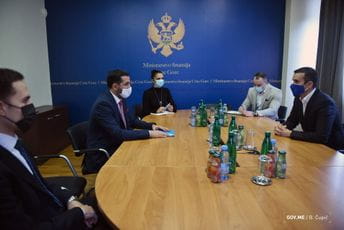 Spajić: U najskorijoj budućnosti uvesti dječiji dodatak za svako dijete Spajić: U najskorijoj budućnosti uvesti dječiji dodatak za svako dijete