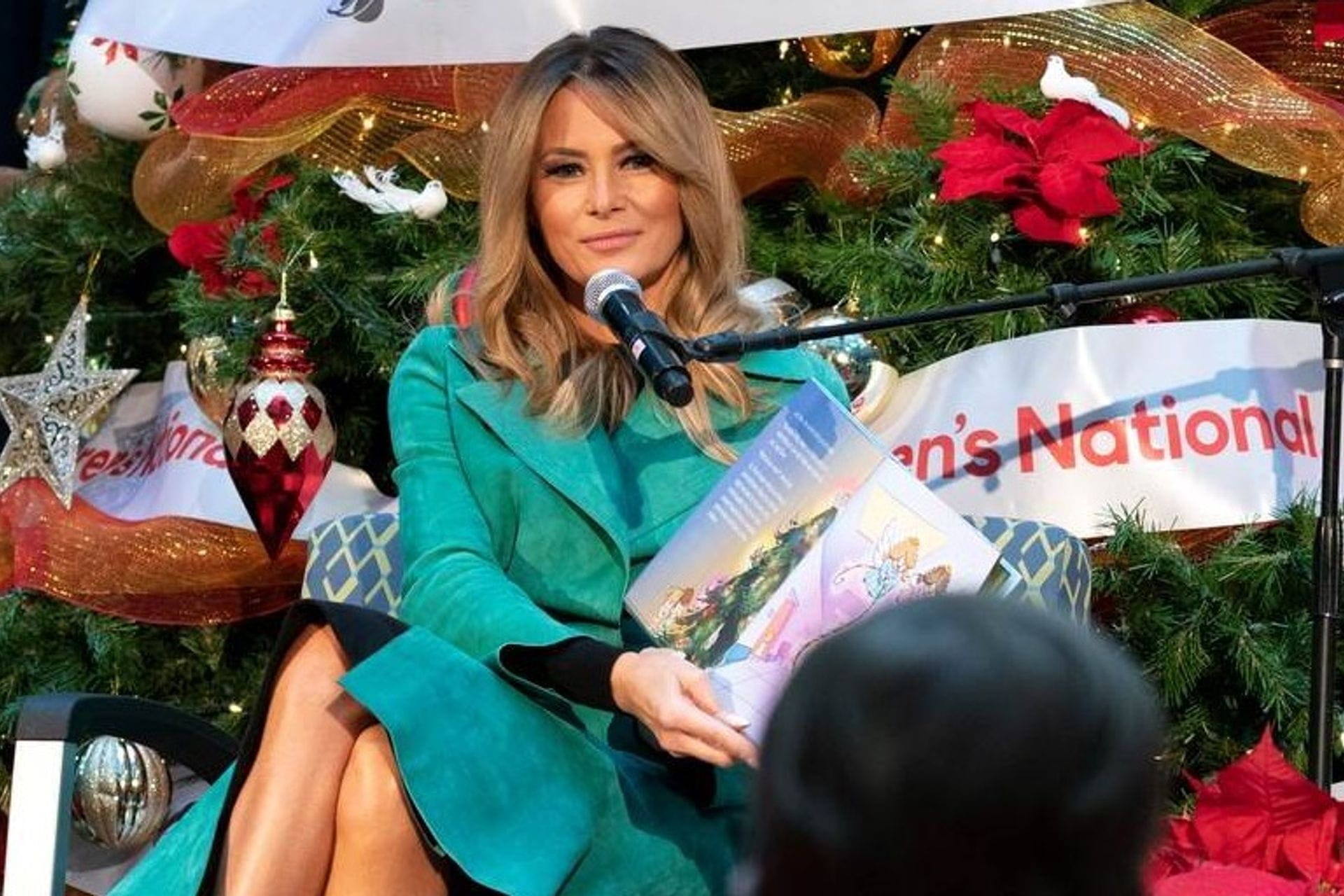 Fotografija 2: Svi kritikiju Melaniju zbog onog što je napravila pred bolesnom djecom