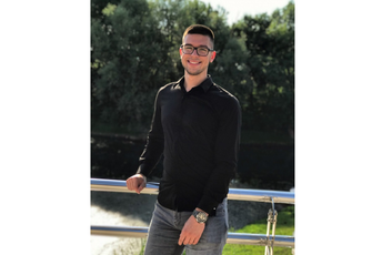 Petar Stijepović, najbolji student Ekonomskog fakulteta za studijsku 2020/21. godinu Petar Stijepović, najbolji student Ekonomskog fakulteta za studijsku 2020/21. godinu