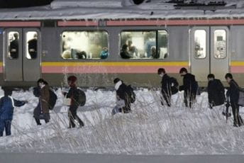 Snijeg paralisao saobraćaj na sjeveru Јapana Snijeg paralisao saobraćaj na sjeveru Јapana