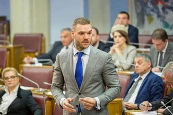 Rakočević: Kriza će biti riješena kada se okupe sve evropske snage i formiraju novu Vladu Rakočević: Kriza će biti riješena kada se okupe sve evropske snage i formiraju novu Vladu