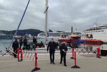 Prevozili 39 turskih državljana u Italiju Prevozili 39 turskih državljana u Italiju