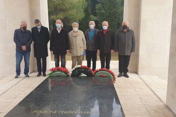 Knežević i Vuković položili vijence na spomenik Partizanu borcu Knežević i Vuković položili vijence na spomenik Partizanu borcu