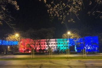 Zgrada MUP-a večeras u duginim bojama u znak podrške LGBIQ osobama Zgrada MUP-a večeras u duginim bojama u znak podrške LGBIQ osobama