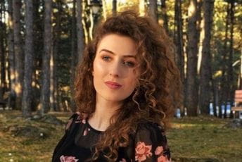 Dženisa Mujević najbolja studentkinja Filološkog fakulteta Dženisa Mujević najbolja studentkinja Filološkog fakulteta