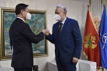 Krivokapić sa kineskim ambasadorom o izgradnji dionice Smokovac-Mateševo Krivokapić sa kineskim ambasadorom o izgradnji dionice Smokovac-Mateševo