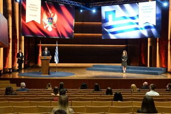 Dodijeljene nagrade najboljim studentima Podgorice za 2020. godinu Dodijeljene nagrade najboljim studentima Podgorice za 2020. godinu