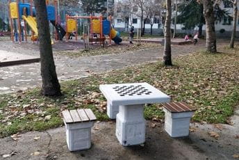 Stolovi za stoni tenis i šah postavljeni na više lokacija u Podgorici Stolovi za stoni tenis i šah postavljeni na više lokacija u Podgorici