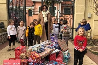 Učenici Francuske škole pripremili poklone za djecu koja praznike provode u bolnici Učenici Francuske škole pripremili poklone za djecu koja praznike provode u bolnici