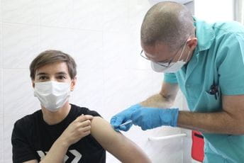 Brnabić: Najveći kontingent vakcina stići će od kineskog Sinofarma Brnabić: Najveći kontingent vakcina stići će od kineskog Sinofarma