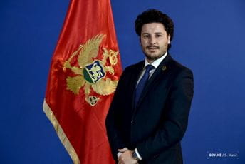 A đe će, nesrećniče, biti Crna Gora? A đe će, nesrećniče, biti Crna Gora?