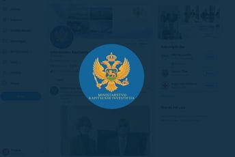 Podloga grba Ministarstva kapitalnih investicija i ranije bila plave boje Podloga grba Ministarstva kapitalnih investicija i ranije bila plave boje